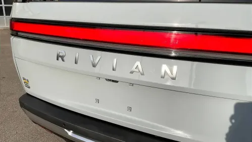 2023 Rivian R1S - Images - 30