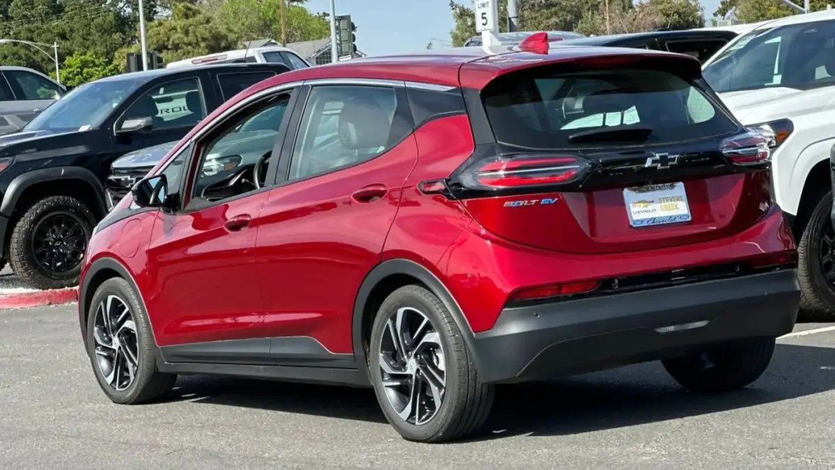 2022 Chevrolet Bolt - Images - 7