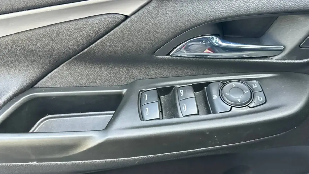 2022 Chevrolet Bolt - Images - 12