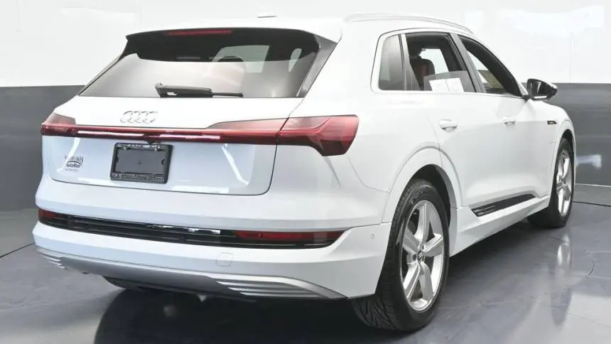 2019 Audi e-tron WA1LAAGE4KB024837