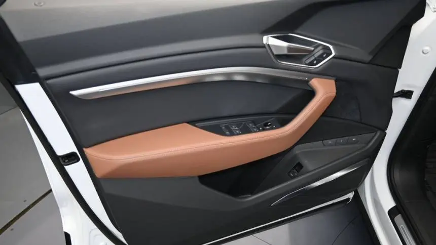2019 Audi e-tron WA1LAAGE4KB024837