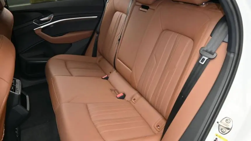 2019 Audi e-tron WA1LAAGE4KB024837