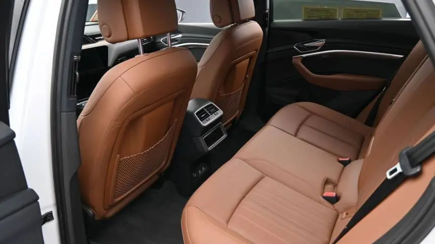 2019 Audi e-tron WA1LAAGE4KB024837