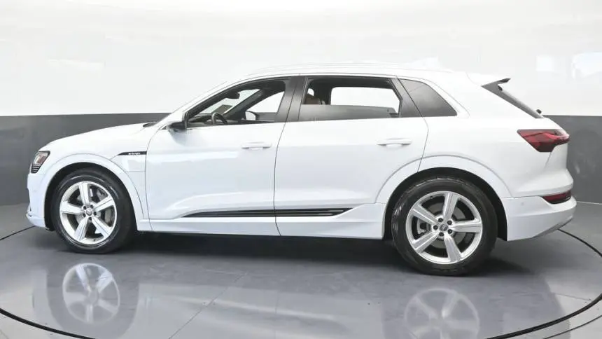 2019 Audi e-tron WA1LAAGE4KB024837