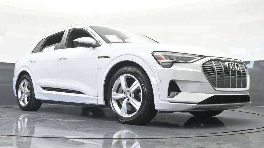2019 Audi e-tron WA1LAAGE4KB024837
