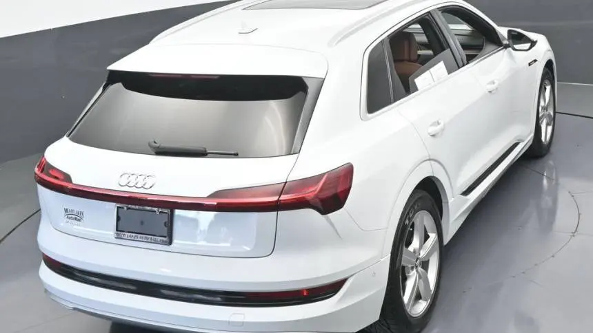 2019 Audi e-tron WA1LAAGE4KB024837