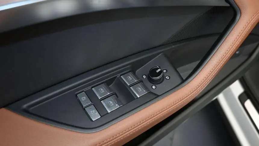 2019 Audi e-tron WA1LAAGE4KB024837