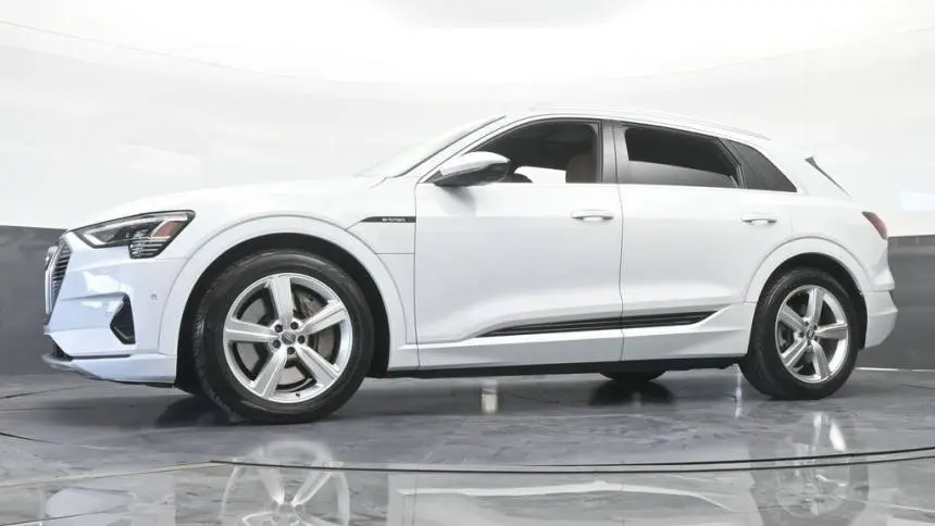 2019 Audi e-tron WA1LAAGE4KB024837