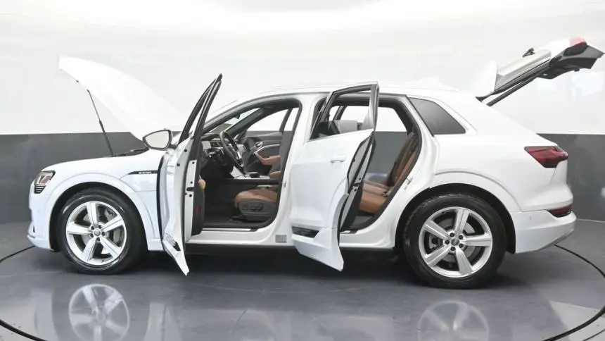2019 Audi e-tron WA1LAAGE4KB024837