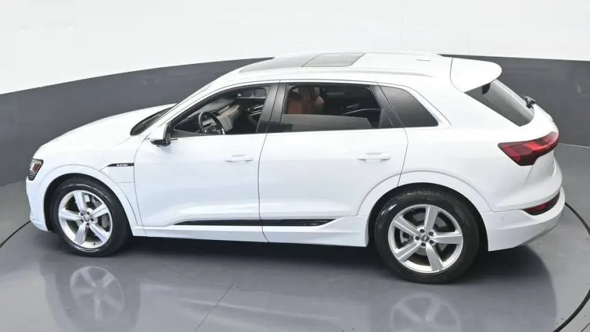 2019 Audi e-tron WA1LAAGE4KB024837
