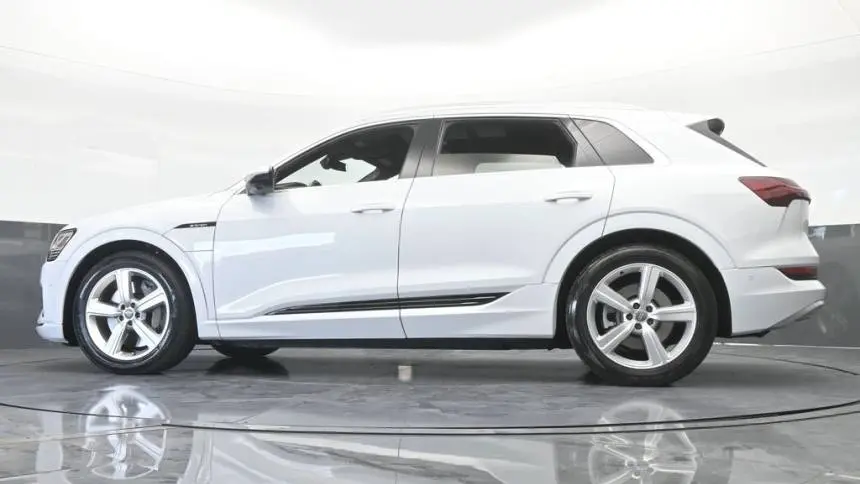 2019 Audi e-tron WA1LAAGE4KB024837