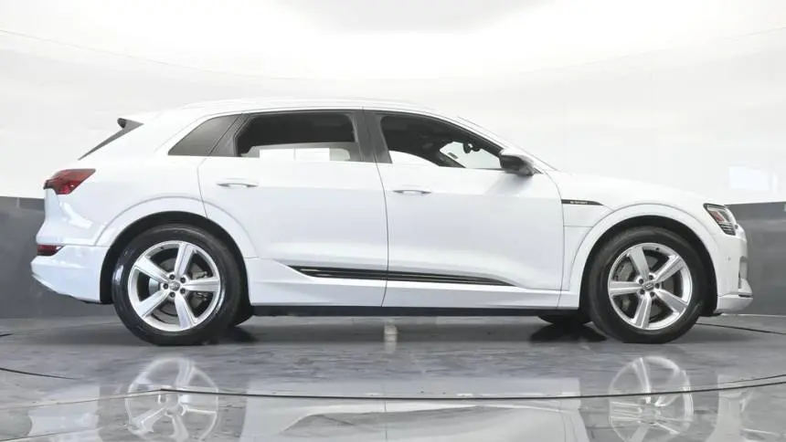 2019 Audi e-tron WA1LAAGE4KB024837