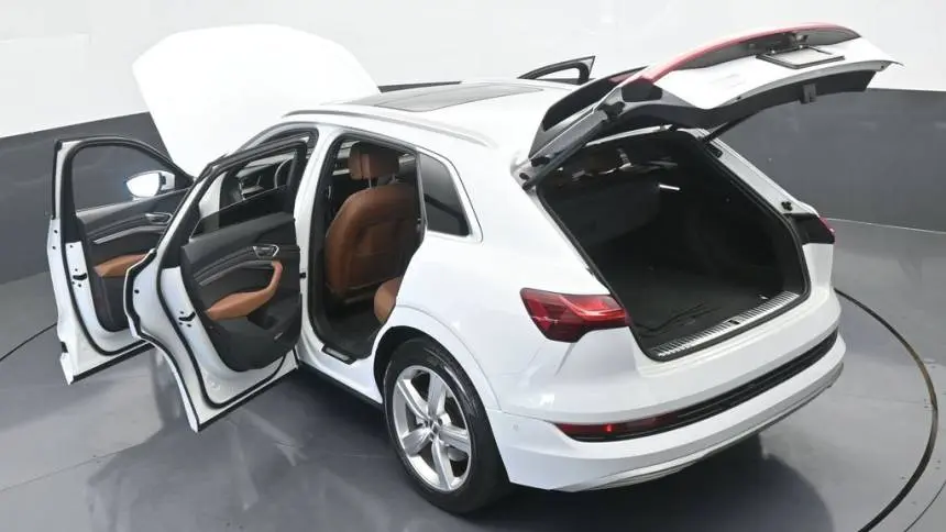 2019 Audi e-tron WA1LAAGE4KB024837