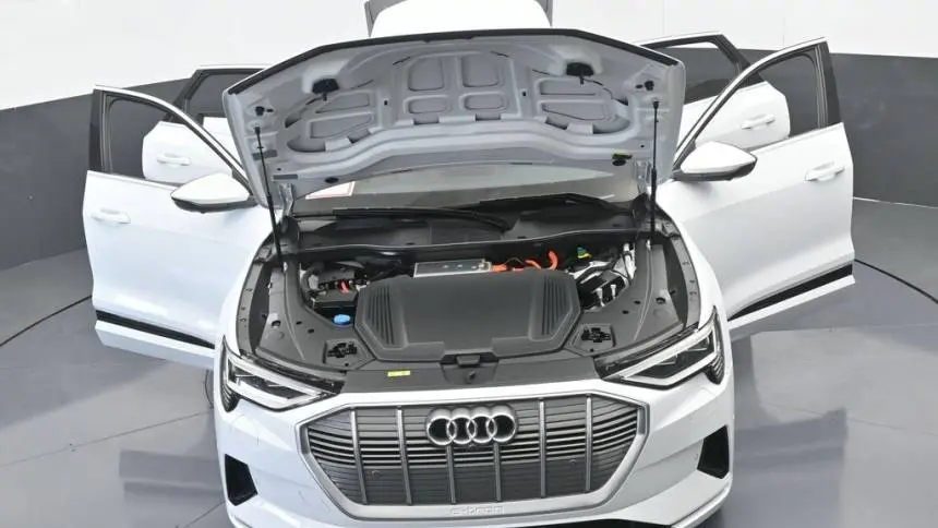 2019 Audi e-tron WA1LAAGE4KB024837