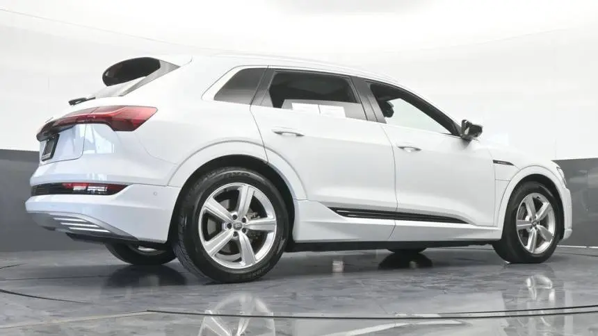2019 Audi e-tron WA1LAAGE4KB024837