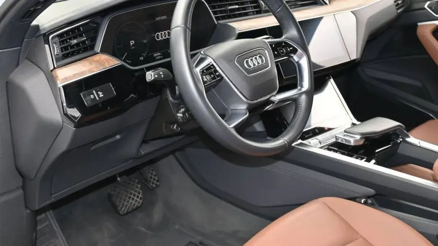 2019 Audi e-tron WA1LAAGE4KB024837