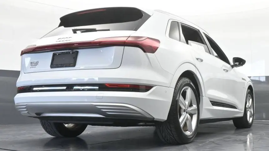 2019 Audi e-tron WA1LAAGE4KB024837