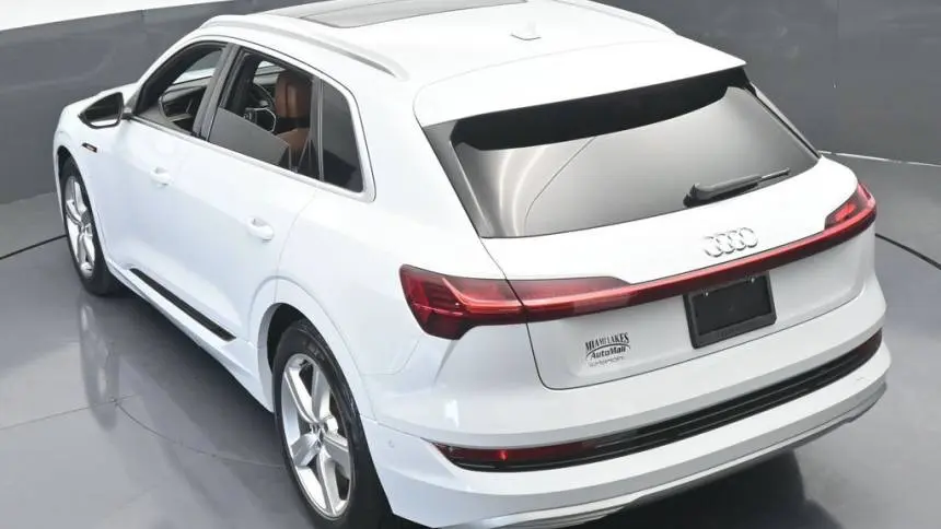 2019 Audi e-tron WA1LAAGE4KB024837