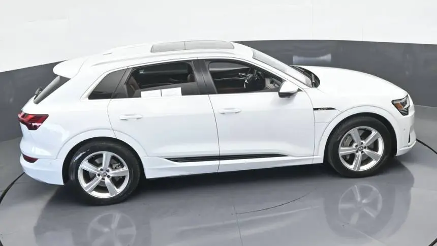 2019 Audi e-tron WA1LAAGE4KB024837