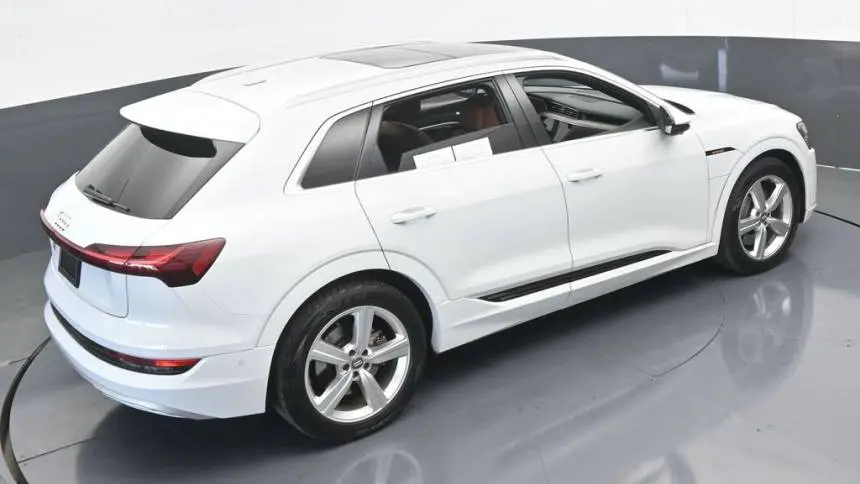 2019 Audi e-tron WA1LAAGE4KB024837