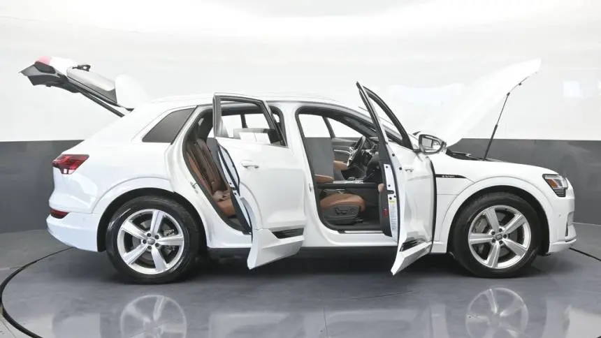 2019 Audi e-tron WA1LAAGE4KB024837