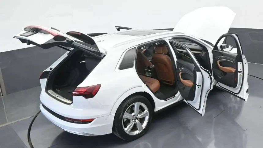 2019 Audi e-tron WA1LAAGE4KB024837