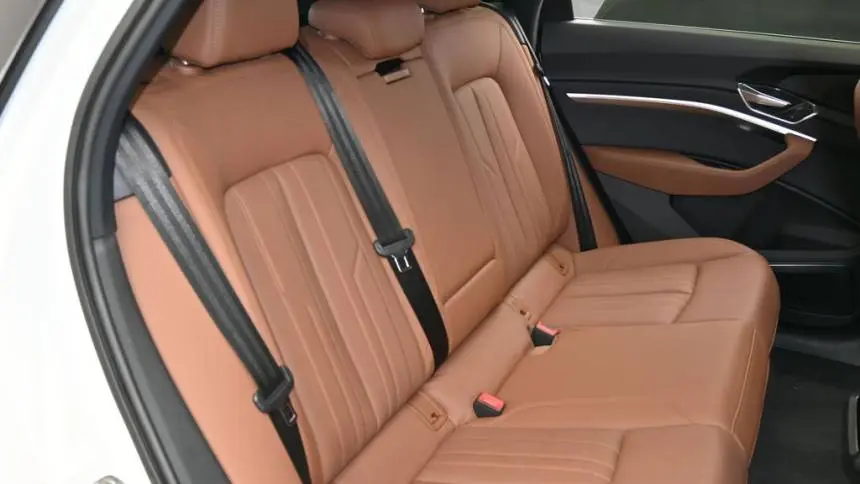 2019 Audi e-tron WA1LAAGE4KB024837