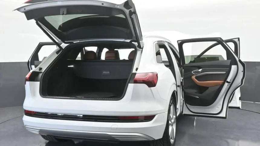 2019 Audi e-tron WA1LAAGE4KB024837