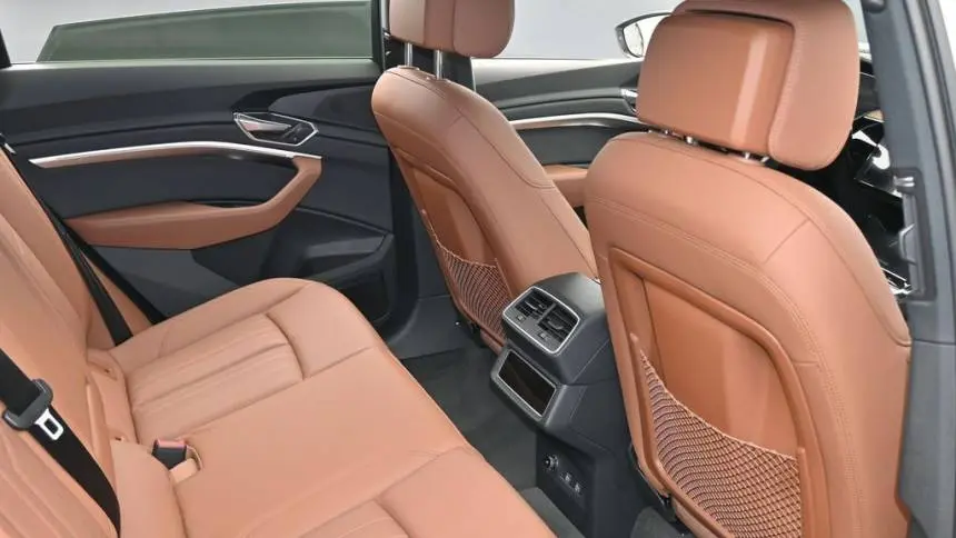 2019 Audi e-tron WA1LAAGE4KB024837