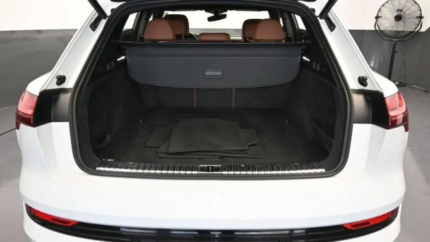 2019 Audi e-tron WA1LAAGE4KB024837