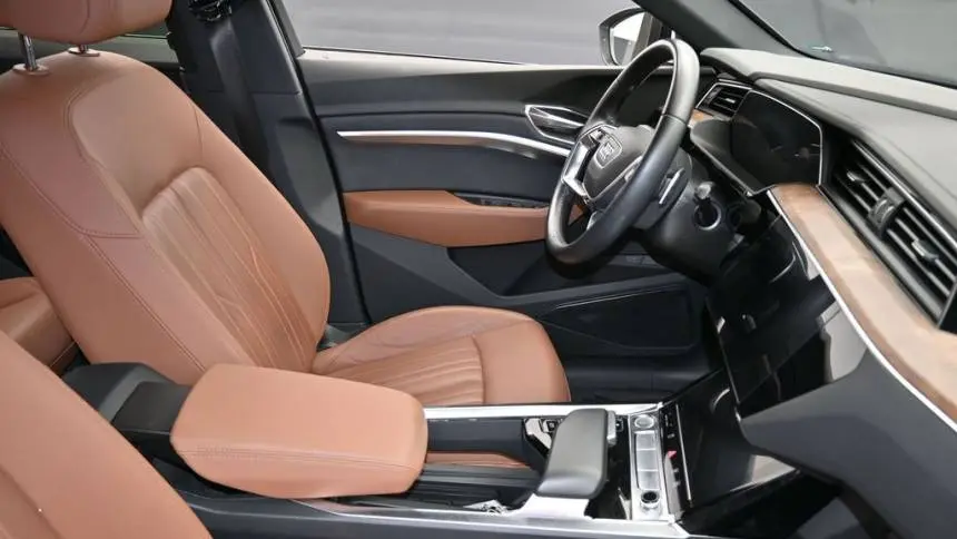 2019 Audi e-tron WA1LAAGE4KB024837