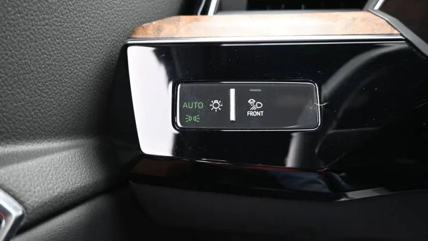 2019 Audi e-tron WA1LAAGE4KB024837