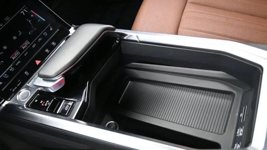 2019 Audi e-tron WA1LAAGE4KB024837