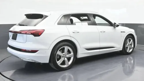 2019 Audi e-tron WA1LAAGE4KB024837
