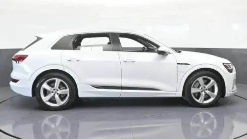 2019 Audi e-tron WA1LAAGE4KB024837