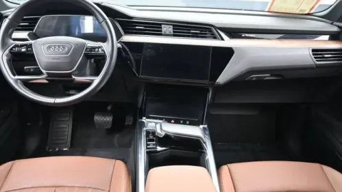 2019 Audi e-tron WA1LAAGE4KB024837