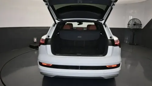 2019 Audi e-tron WA1LAAGE4KB024837