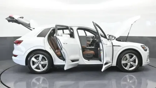 2019 Audi e-tron WA1LAAGE4KB024837