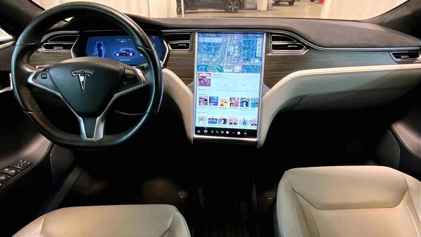 2016 Tesla Model S 5YJSA1E23GF132414