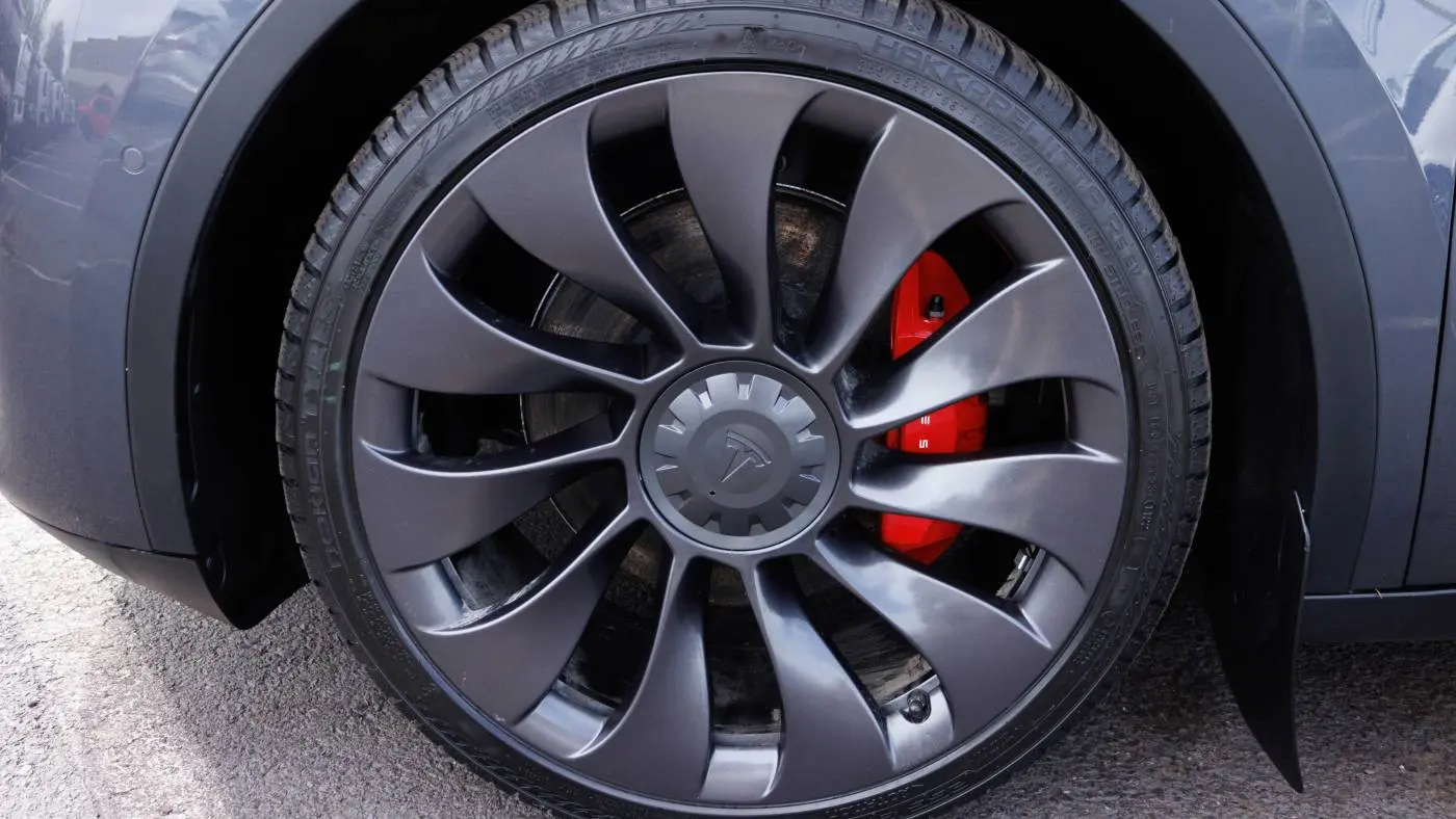 2021 Tesla Model Y 5YJYGDEF5MF084066