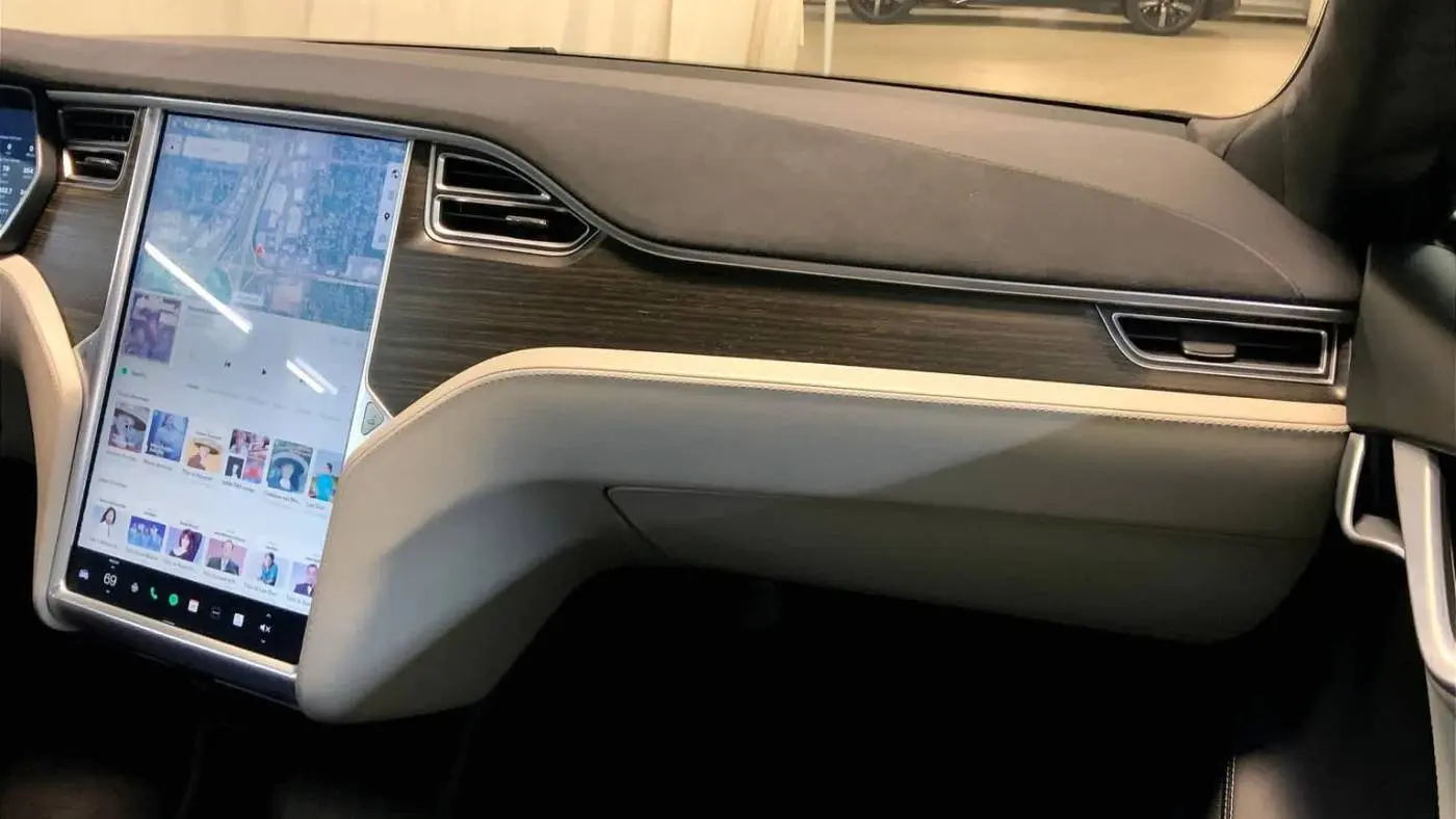 2016 Tesla Model S 5YJSA1E23GF132414