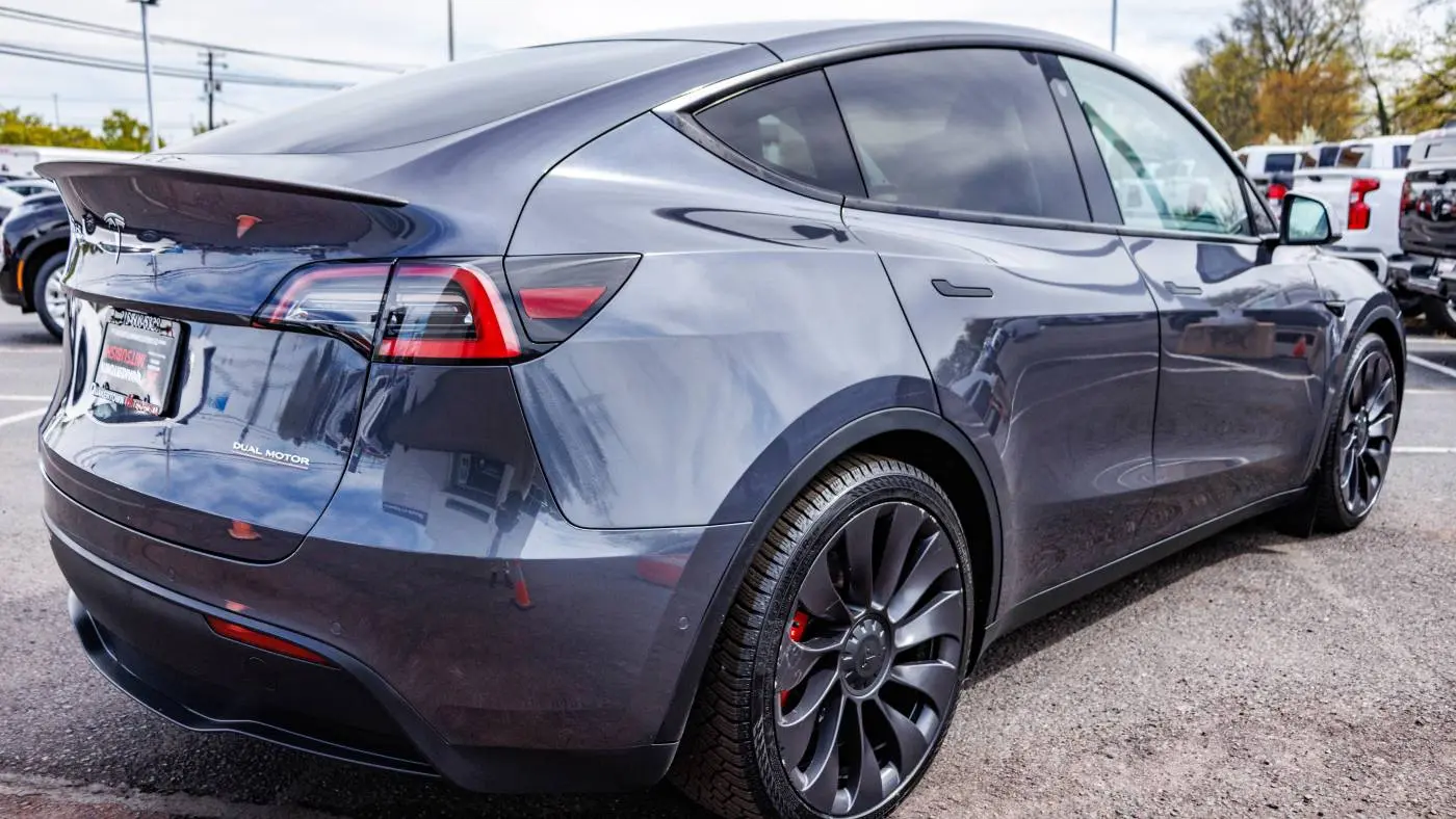 2021 Tesla Model Y 5YJYGDEF5MF084066