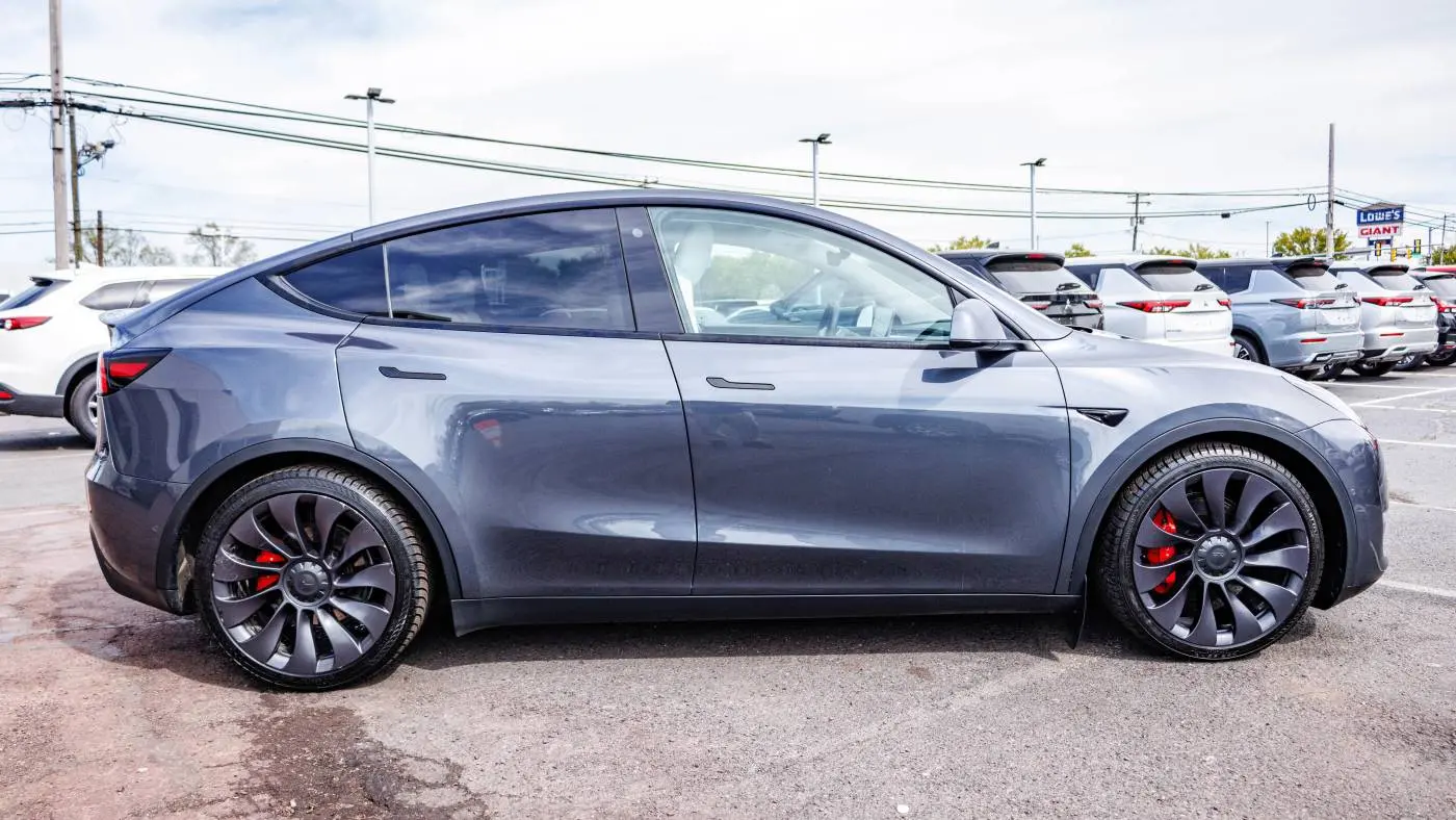 2021 Tesla Model Y 5YJYGDEF5MF084066