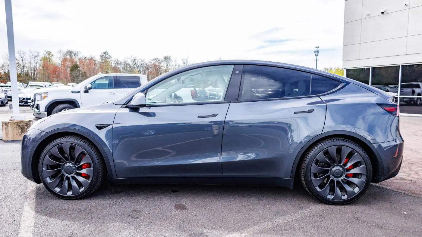 2021 Tesla Model Y 5YJYGDEF5MF084066