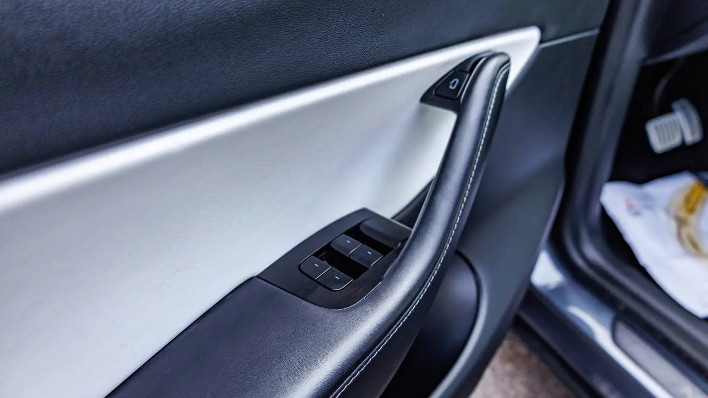 2021 Tesla Model Y 5YJYGDEF5MF084066