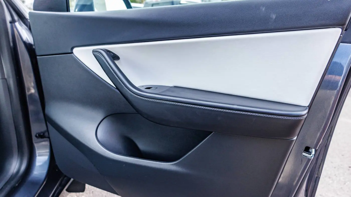 2021 Tesla Model Y 5YJYGDEF5MF084066