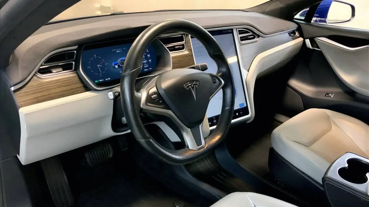 2016 Tesla Model S 5YJSA1E23GF132414