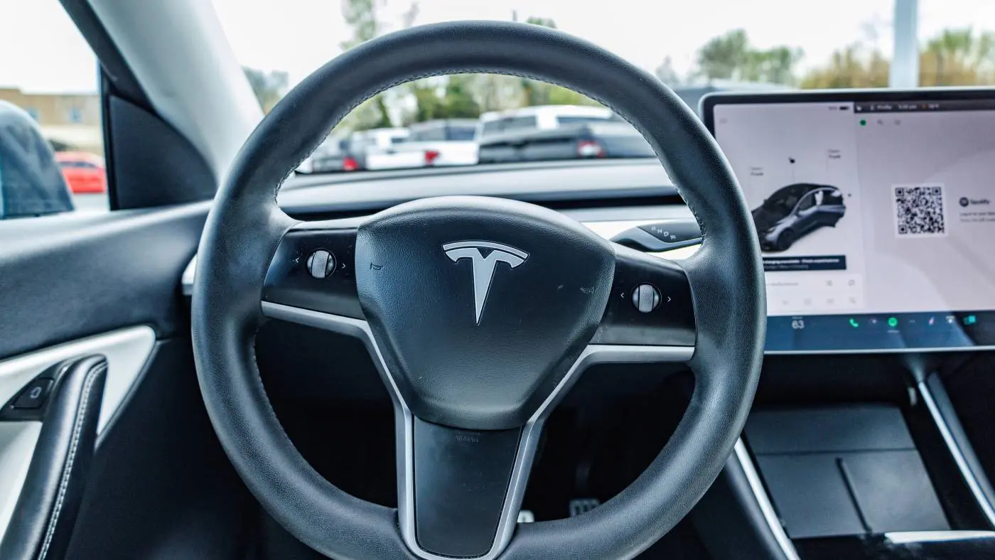 2021 Tesla Model Y 5YJYGDEF5MF084066