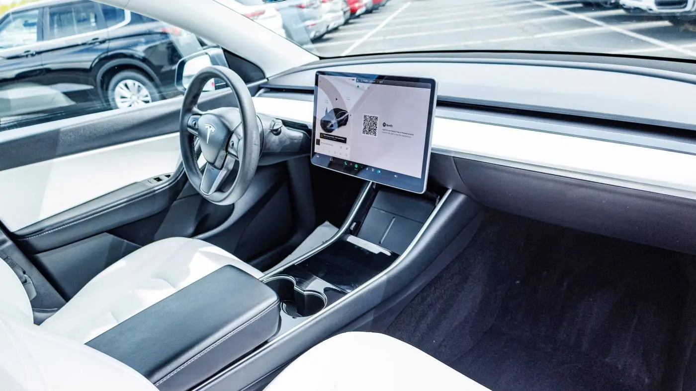 2021 Tesla Model Y 5YJYGDEF5MF084066