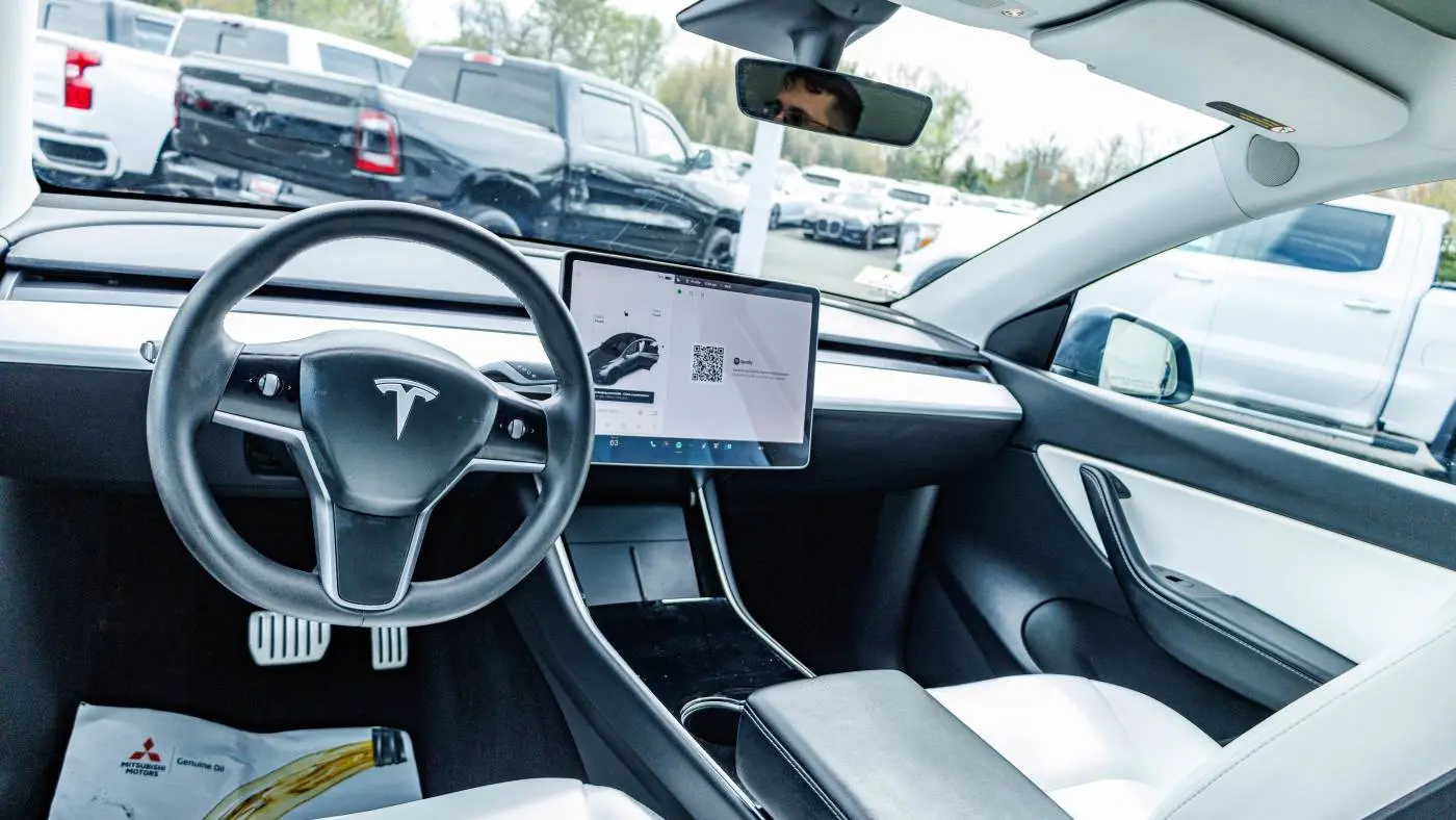 2021 Tesla Model Y 5YJYGDEF5MF084066